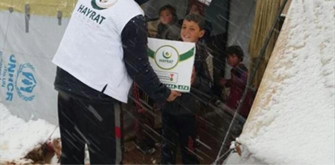 Halep\'ten Tahliye Edilen Ailelere Gıda Yardımı