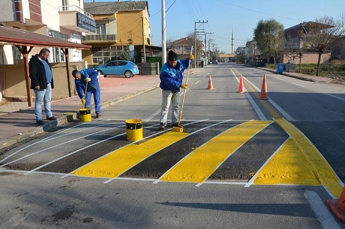 Kartepe Belediyesi, İlçe Genelinde Kasislerde Boyama Çalışması Yapıyor