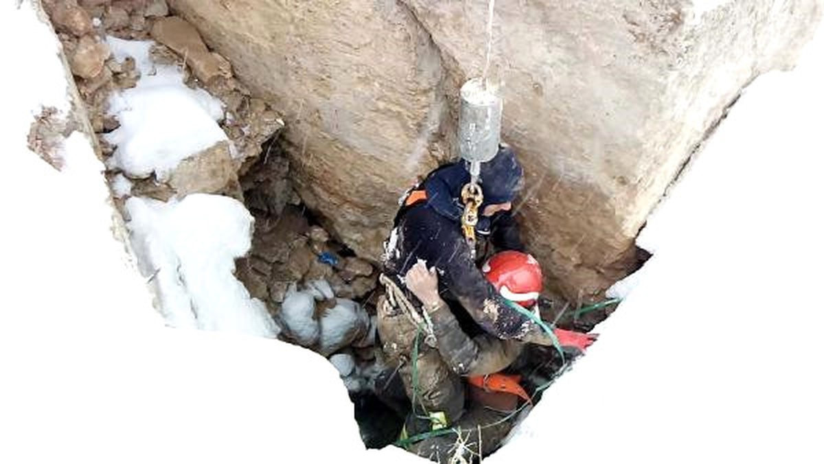 Kartopu Oynarken Çukura Düşen Çocuğu İtfaiye Kurtardı