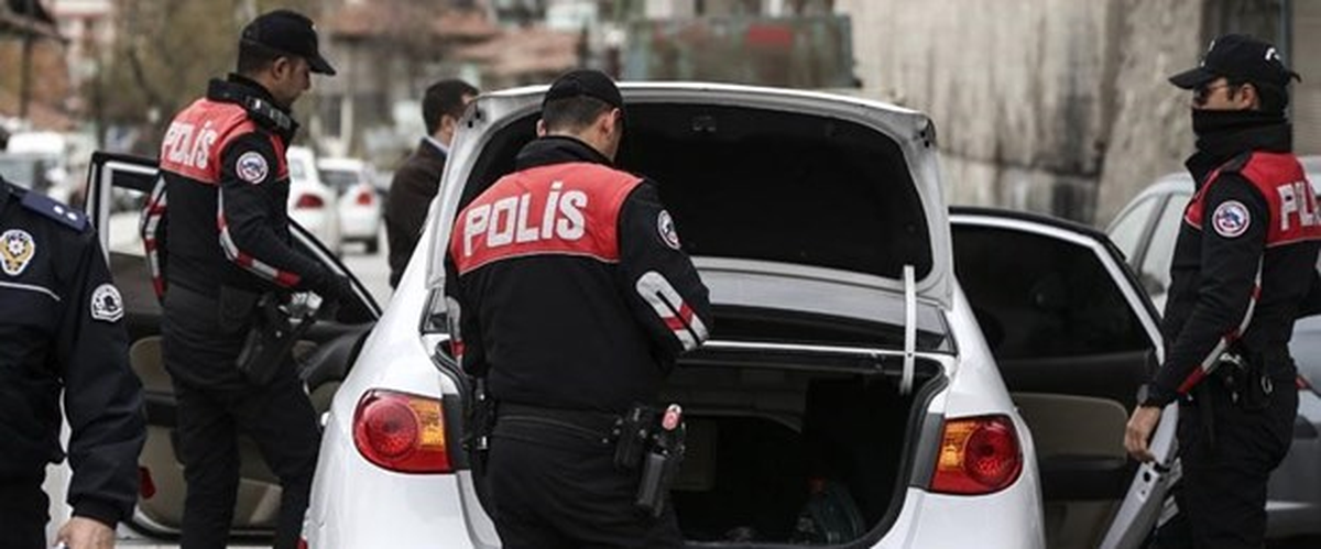Lastiğini Patlattıkları Otomobilden 900 Bin Lira Gasbettiler