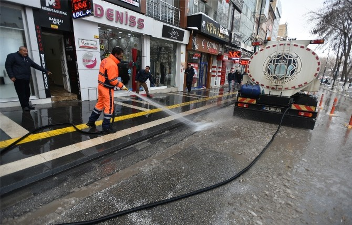 Malatya\'da Cadde ve Sokaklar Yıkanıyor