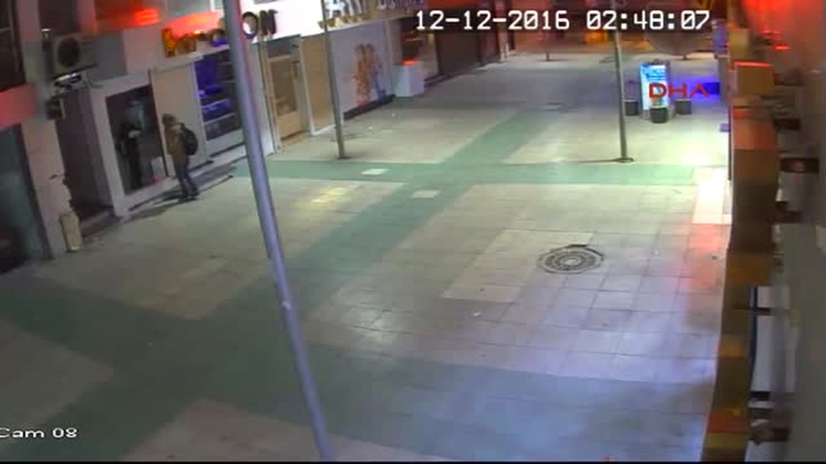 Manisa Hırsız Yakalanmamak Için Kamera Sistemini de Çaldı