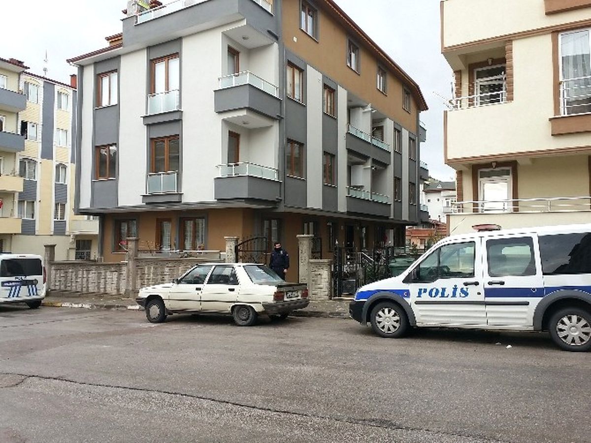 Polis Memuru Kendisini Yaraladı