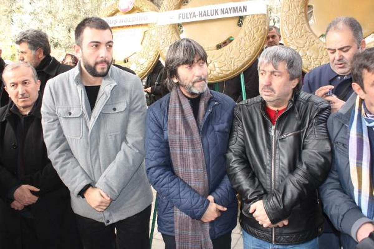 Rıdvan Dilmen\'in Annesi Makbule Dilmen, Son Yolculuğuna Uğurlandı