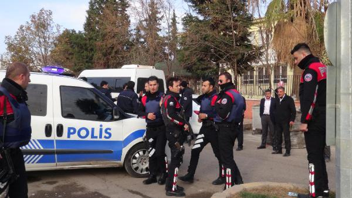 Şanlıurfa\'da Husumetli Aileler, Adliye Önünde Kavga Etti: 7 Yaralı