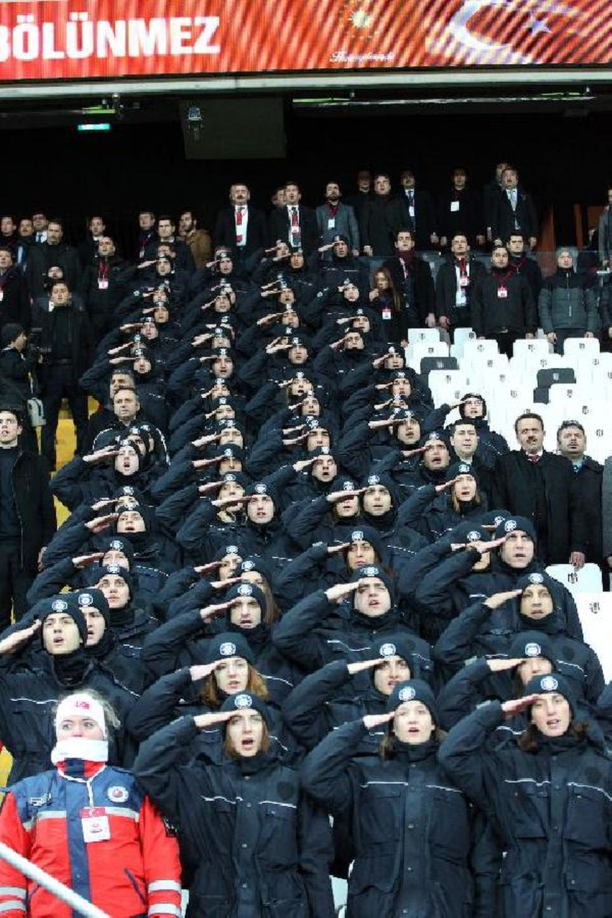 Şehitlere Saygı Maçı\'nda Yerli Yıldızlar Karması, Yabancı Yıldızlar Karması\'nı 4-3 Yendi...