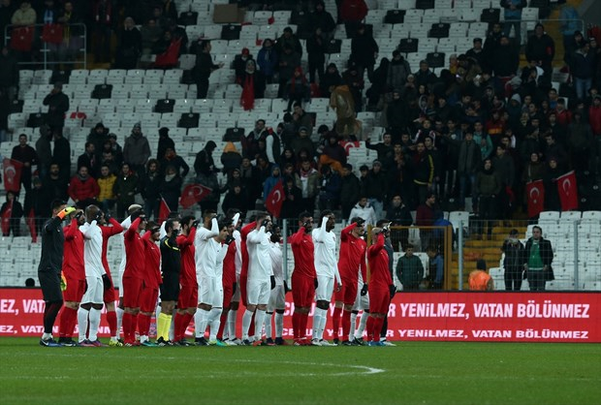 Şehitlere Saygı Maçı\'nda Yerli Yıldızlar Karması, Yabancı Yıldızlar Karması\'nı 4-3 Yendi