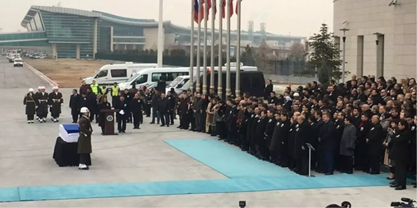 Silahlı Saldırı Sonucu Öldürülen Karlov Için Tören (2)