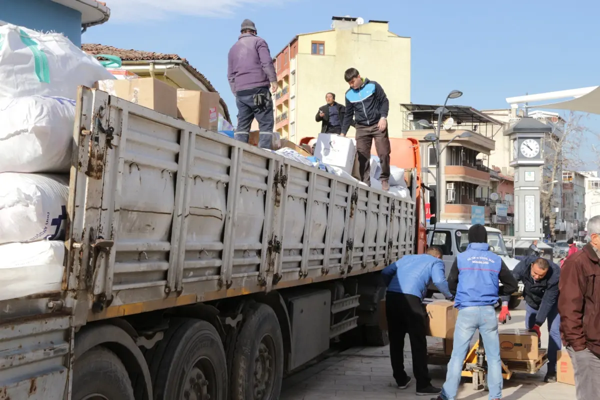 Sındırgı Halkından Halep\'e Yardım Çadırına Yoğun İlgi