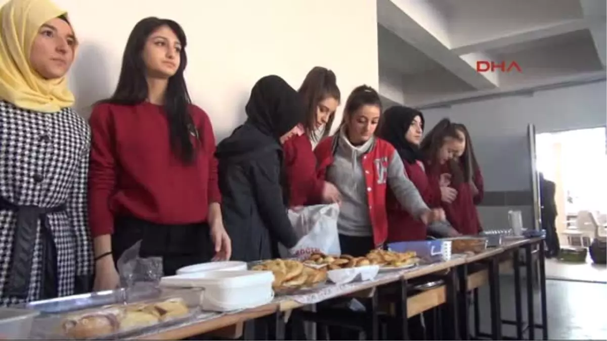 Sivas Liselilerden Halep Için Kermes