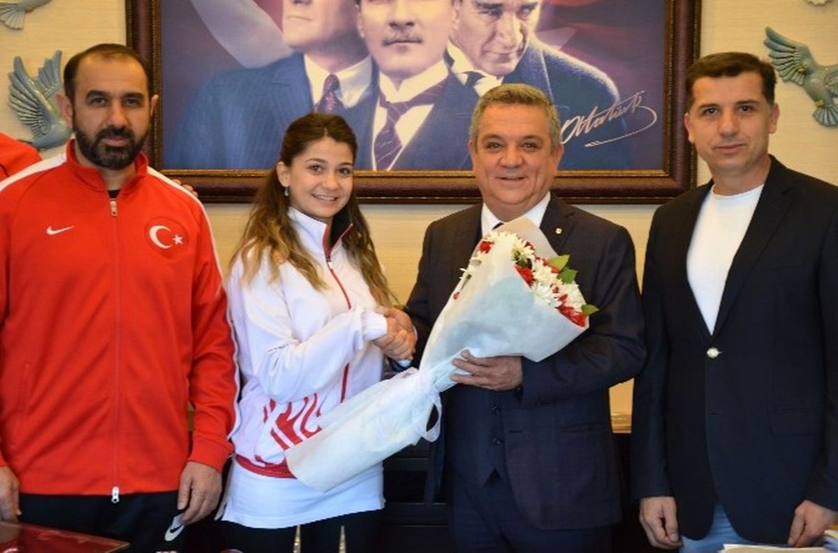 Türkiye Ümit ve Genç Karate Milli Takımları Kuşadası\'nda Kampa Girdi