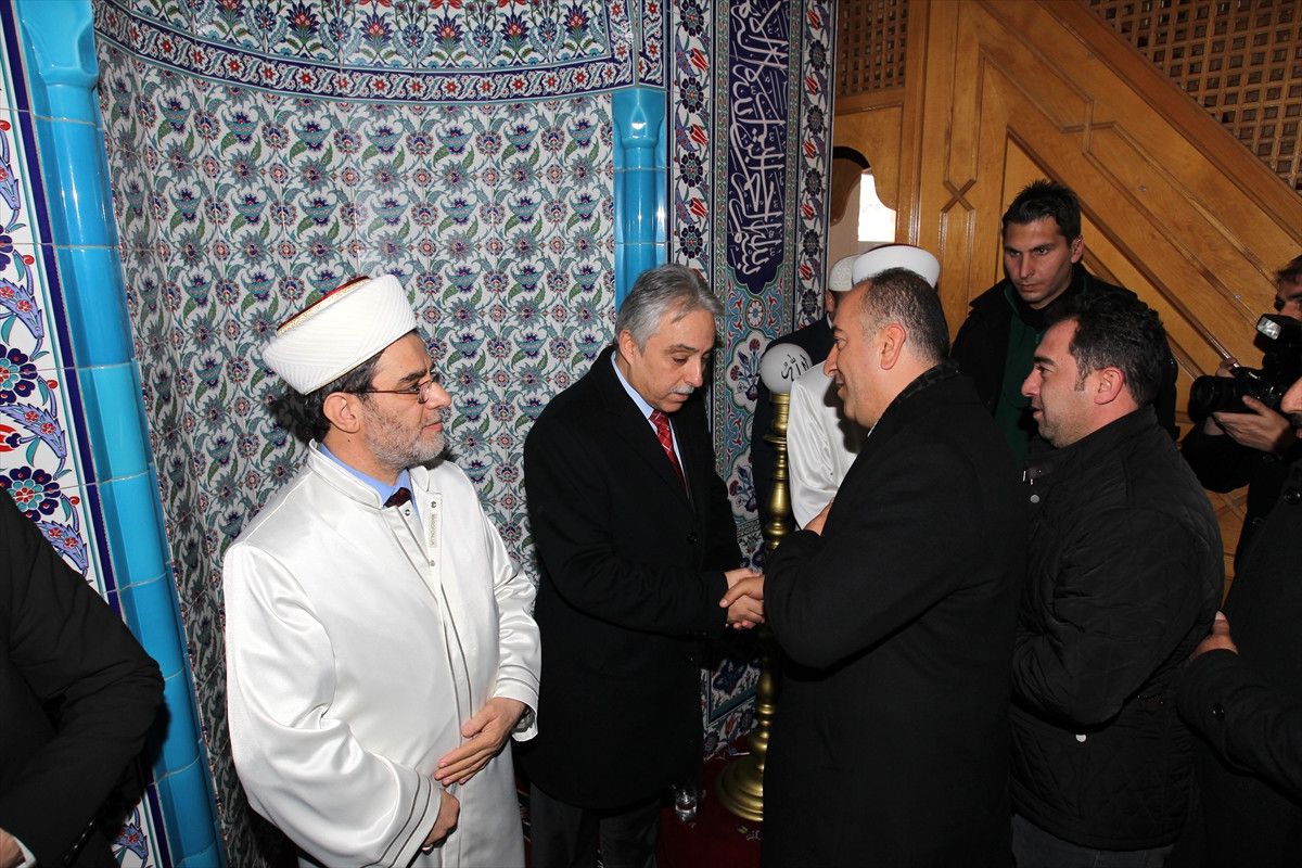 Vali Toprak, Annesi İçin Mevlit Okuttu
