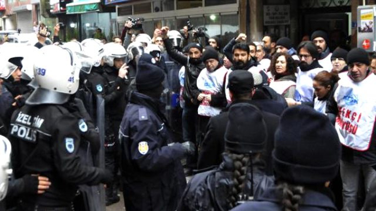 2- Ankara\'ya Yürüyen Kesk Üyeleri ile Polis Arasında Arbede Çıktı