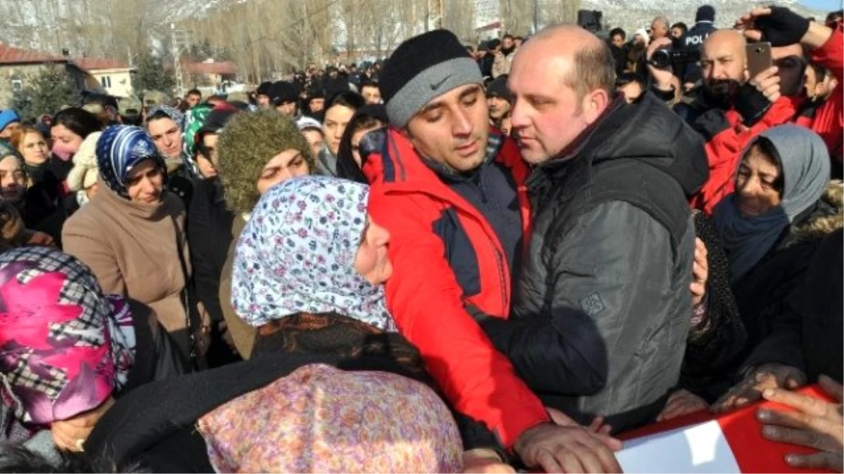 2- Şehit Astsubay, Kars\'ta Gözyaşlarıyla Uğurladı