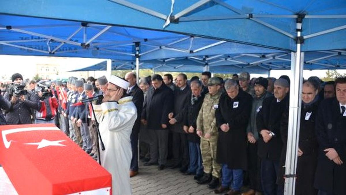 2- Suriye\'de Şehit Olan Astsubay Ökkeş Karaca, Kahramanmaraş\'a Defnedildi