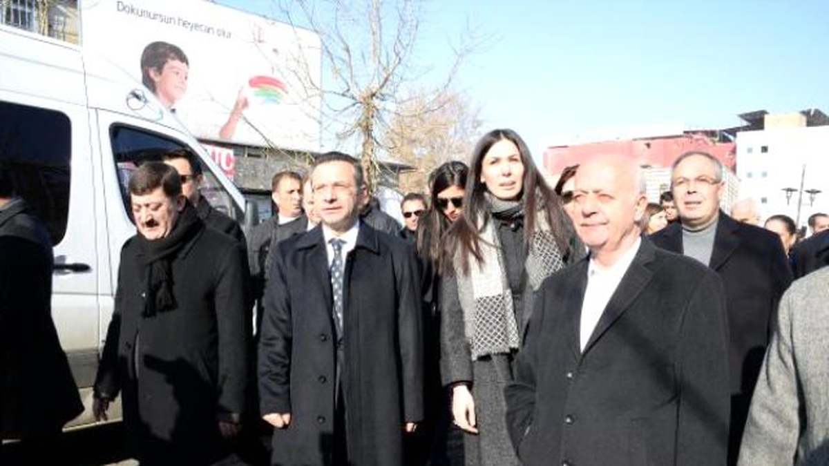 Ak Partili Çiğdem Karaaslan, Sur\'da Onarımları İnceledi