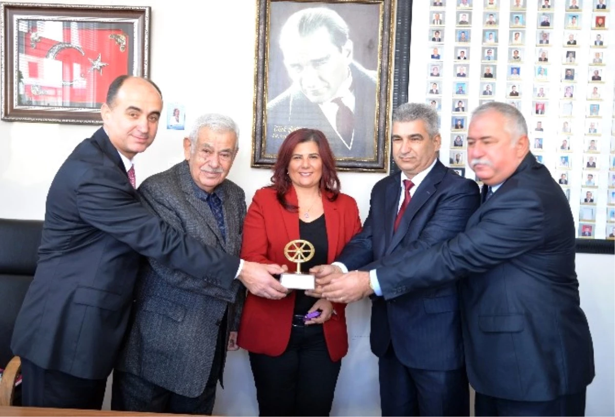 Aydın\'da Ayın Şoförüne Ödülü Başkan Çerçioğlu Tarafından Verildi