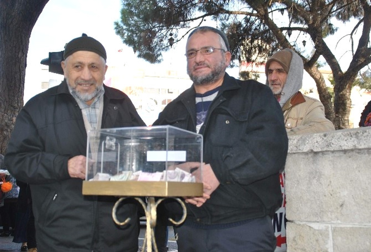 Aydın\'da Cuma Namazı Sonrası Halep İçin Yardım Toplandı