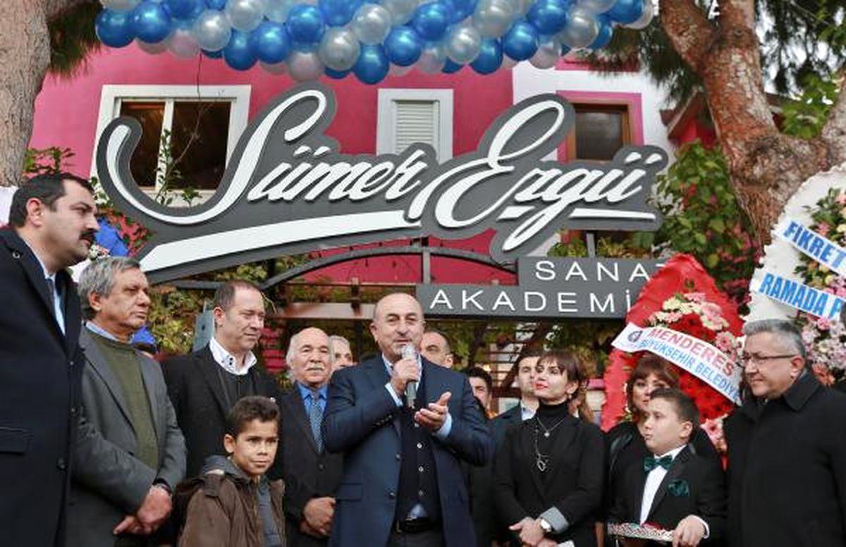 Bakan Çavuşoğlu, Sümer Ezgü Sanat Akademisi\'ni Açtı