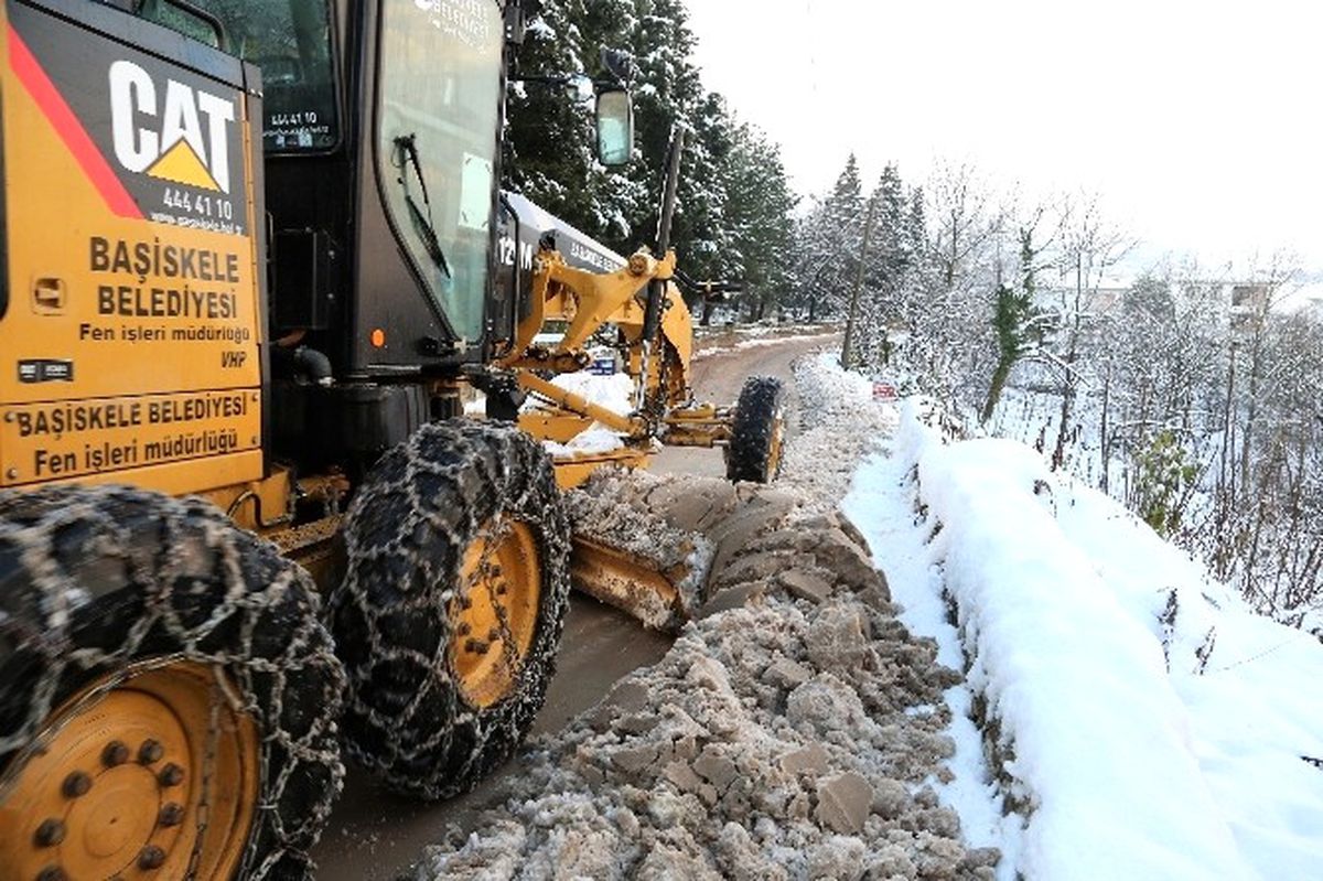 Başiskele Belediyesi, Cadde ve Sokaklarda Kar Temizliği Yaptı