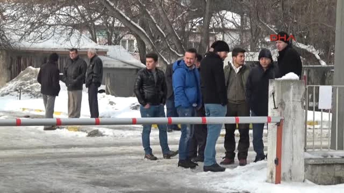 Bolu Taciz Iddiasıyla Gözaltına Alınan Öğretmene Tepki