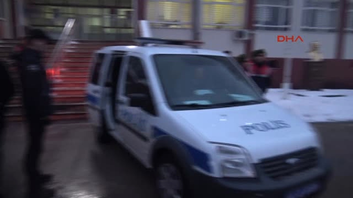 Bolu Taciz Iddiasıyla Gözaltına Alınan Öğretmene Tepki