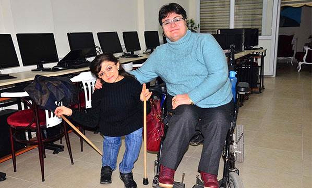 Boyu Kısa Diye Kimse İş Vermiyor