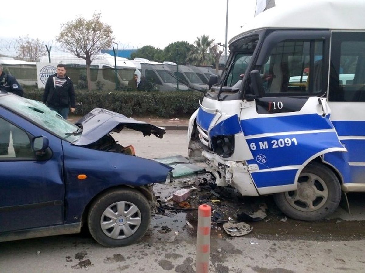 Bursa\'da Kaza Dehşeti: 2 Ölü, 8 Yaralı