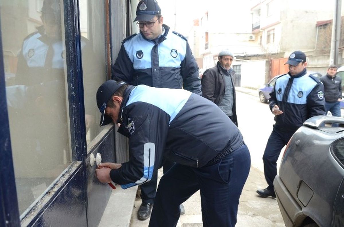 Bursa\'da Merdiven Altı İmalathaneye Baskın