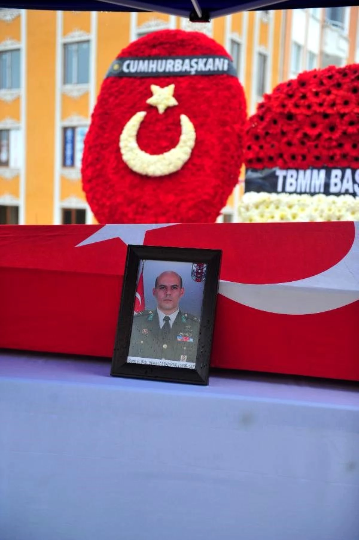 Bursa Şehit Binbaşı Albayrak\'ı 30 Bin Kişi Gözyaşlarıyla Uğurladı