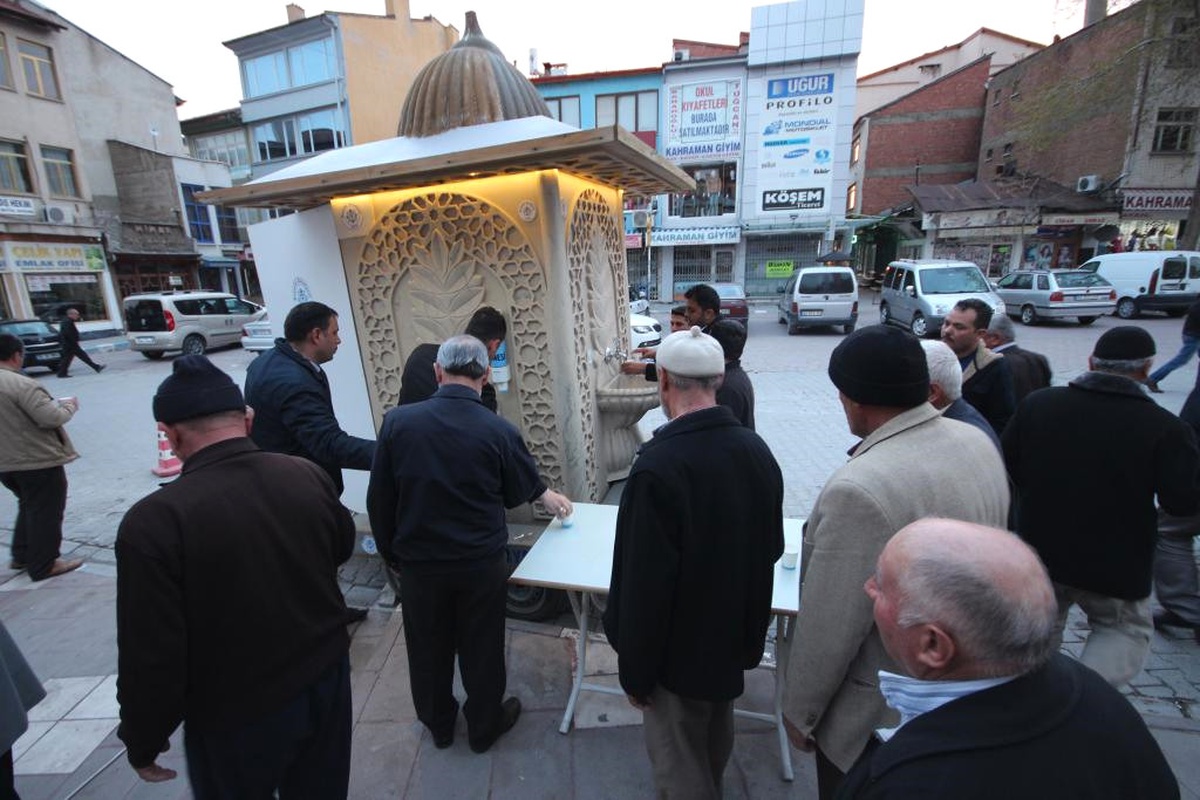 Camiler Temizleniyor, Gençler Bilinçleniyor" Projesi