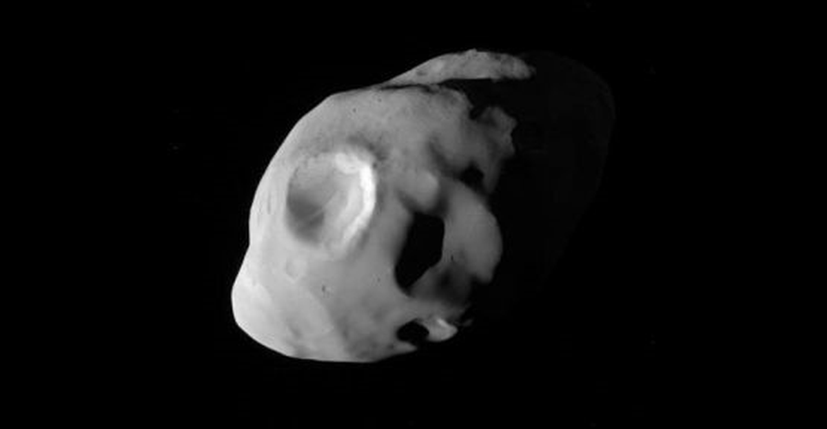 Cassini Satürn\'ün Uydusu Pandora\'yı Fotoğrafladı