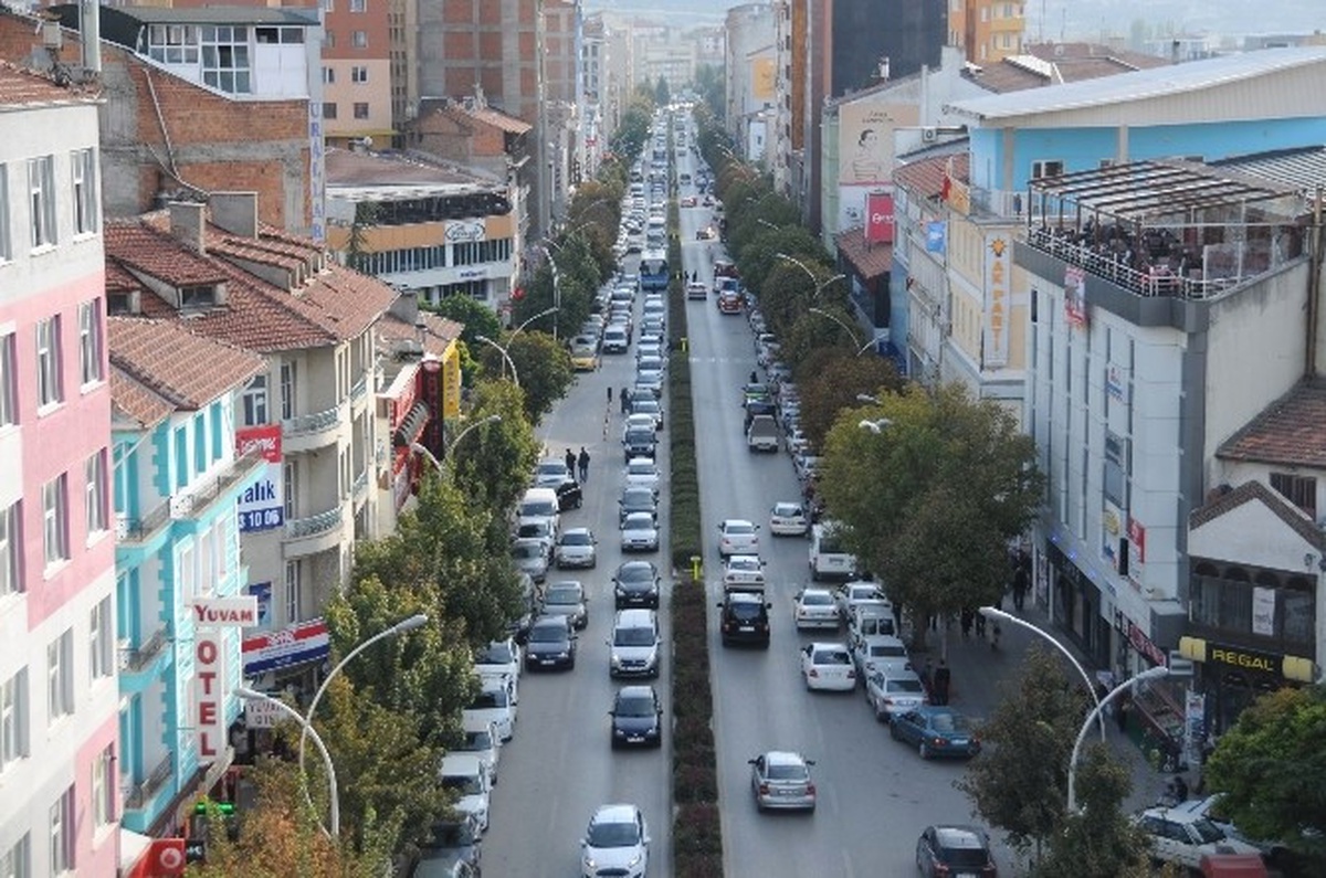 Çorum\'da Gazi ve İnönü Caddelerine Park Yasağı Getirildi