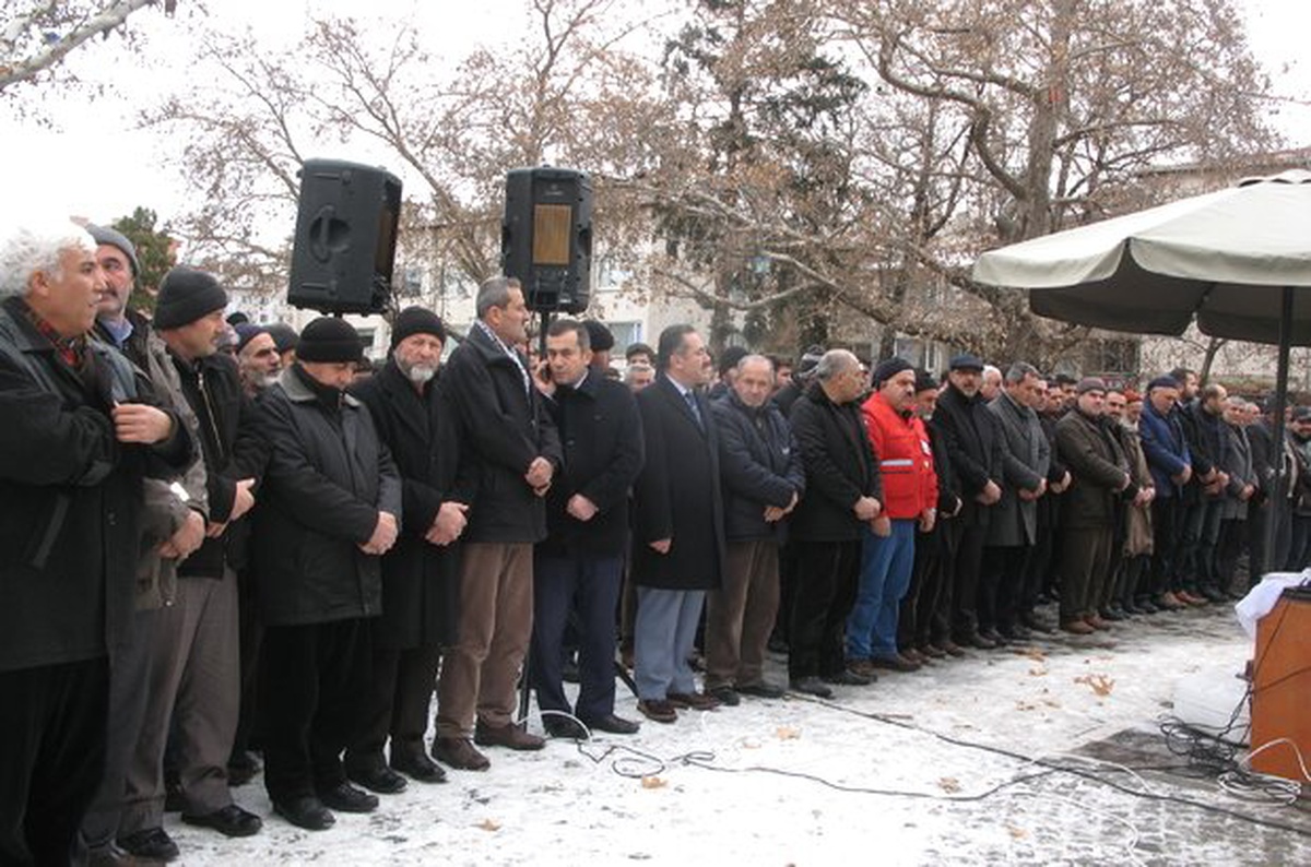 Çubuk\'tan Halep\'e Giden Yardım Tırları Dualarla Uğurlandı