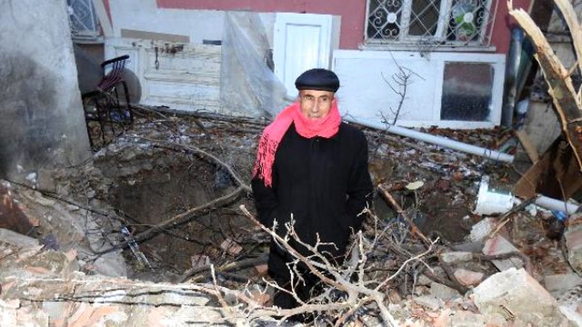Çukura Girip Baz İstasyonunu Protesto Etti