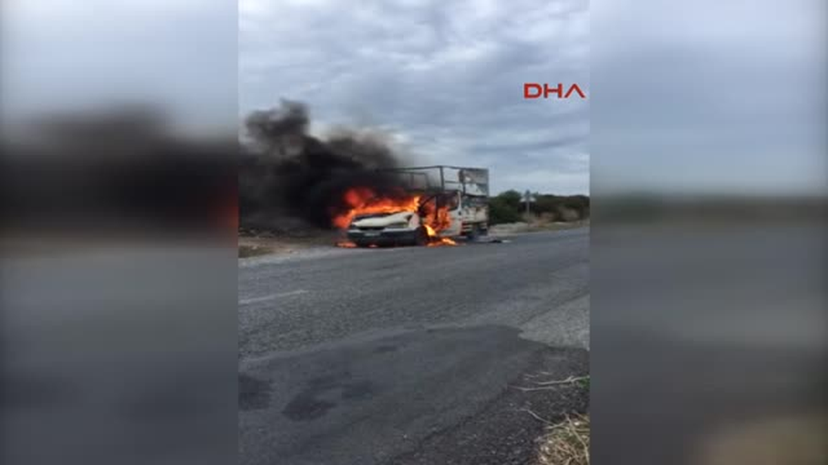 Didim Seyir Halinde Kamyonet Alev Alev Yandı