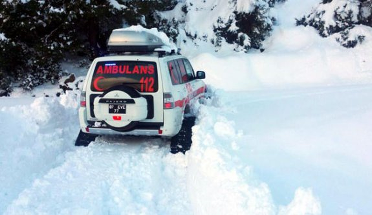Diyaliz Hastaları Paletli Ambulansla Hastaneye Götürüldü