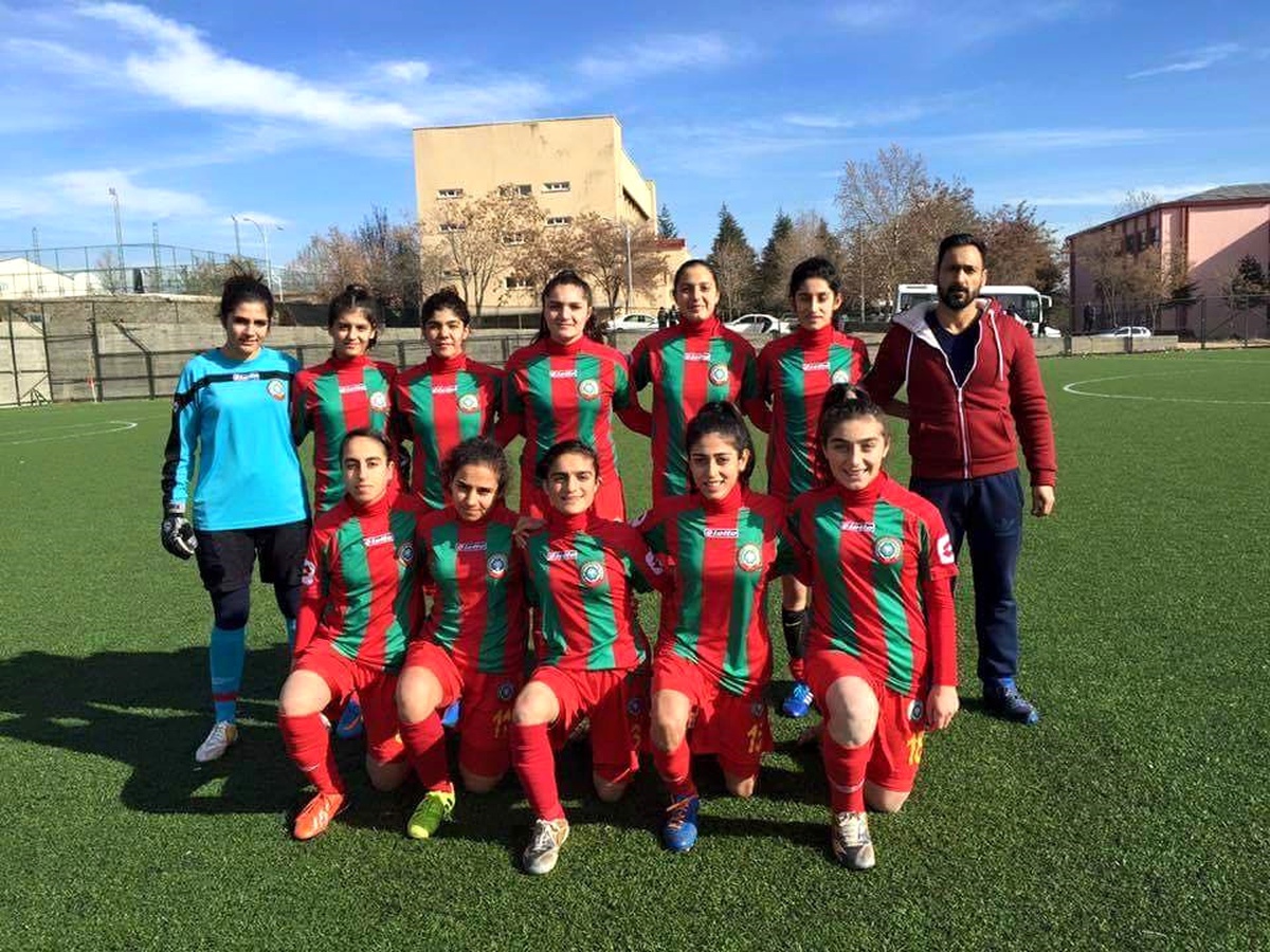 Diyarbekirspor\'un Kadın Futbolcuları Rekora Koşuyor