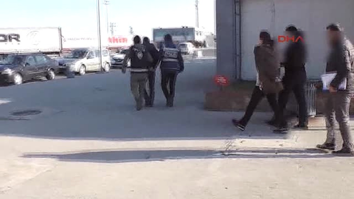 Edirne Fetö\'den Ihraç Edilen Teğmen Ile Eşi, Yunanistan\'a Kaçarken Sahte Pasaportla Yakalandı