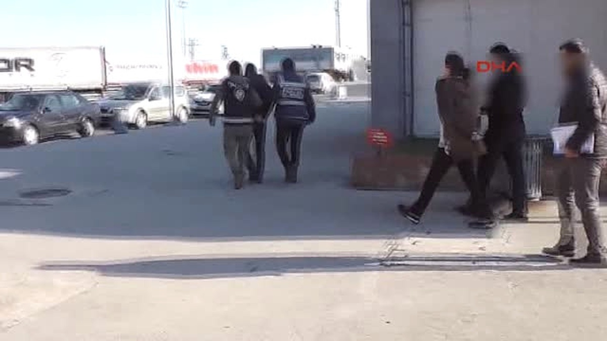 Edirne Fetö\'den Ihraç Edilen Teğmen Ile Eşi, Yunanistan\'a Kaçarken Sahte Pasaportla Yakalandı