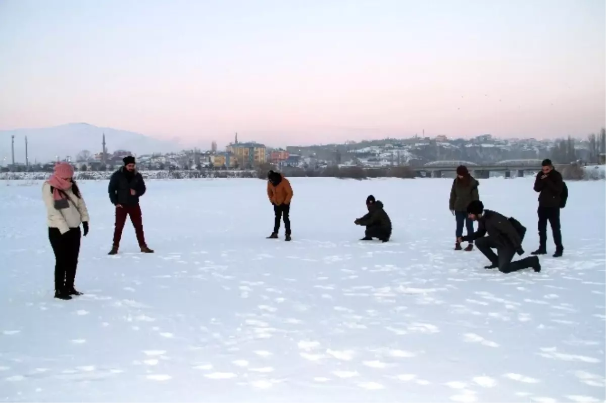 Eksi 30 Derecede Gençlerden Benzersiz \'Mannequin Challenge\'