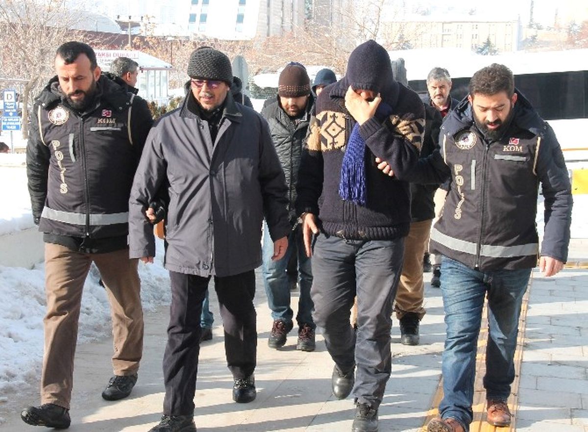 Elazığ\'da 13 Polis Tutuklandı