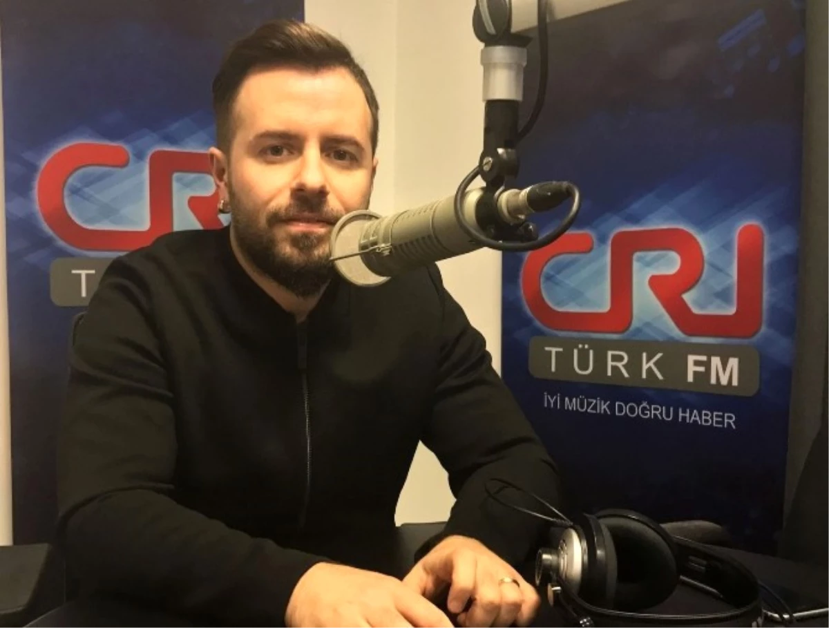 Emre Aydın: "Türkiye\'de Para Müzikte Değil, Oyunculukta"