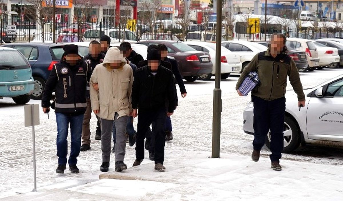 Fetö\'nün Gençlik Yapılanmasına Yönelik Operasyonda 8 Kişi Tutuklandı