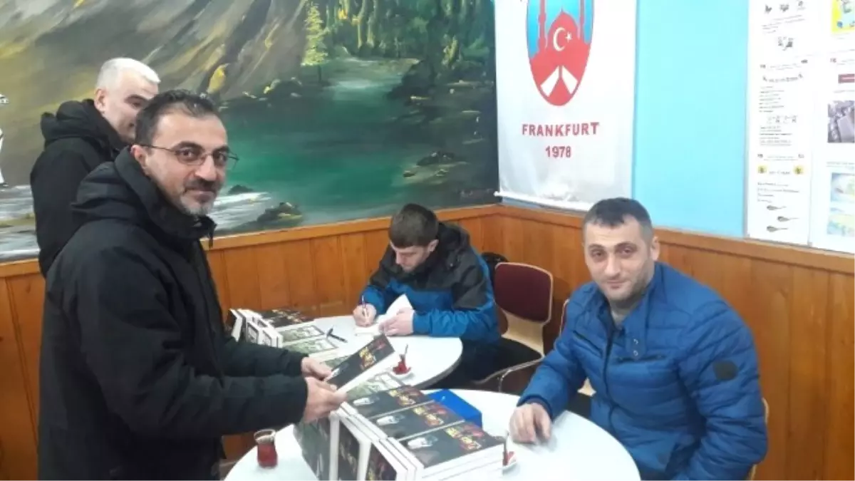 Gazeteci-yazar Şükrü Üçüncü, 2. Polisiye Romanı \'Faili Firar\'ı İçin Almanya\'da İmza Günü Düzenledi