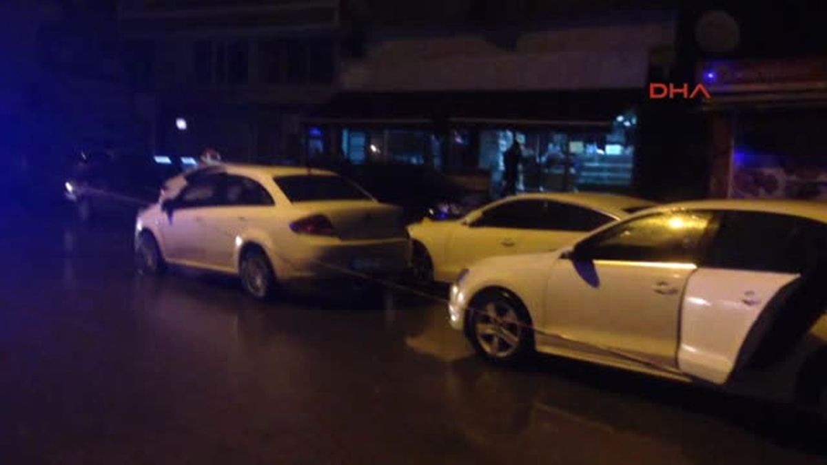 Gebze\'de Silahlı Çatışmada Vatandaşların Kaçması Kameralara Yansıdı