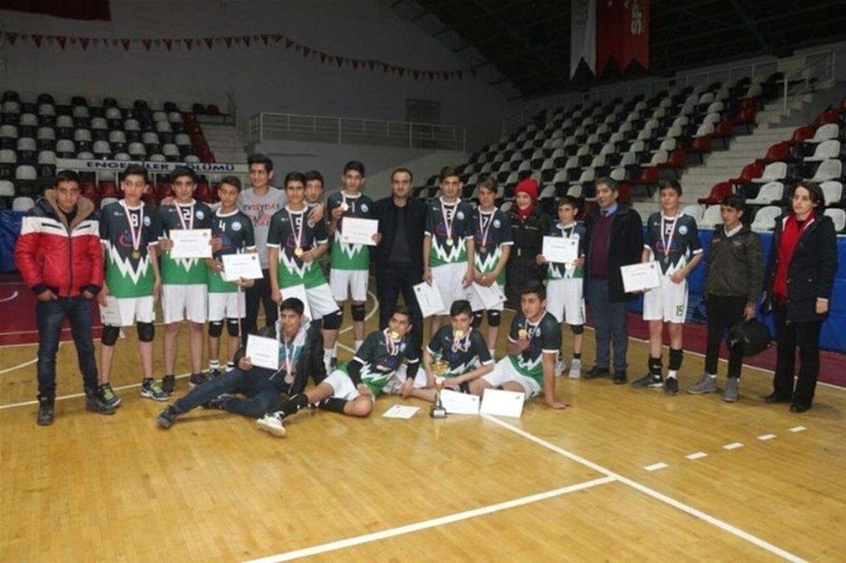 Genç Erkekler Voleybolda Dereceye Giren Takımlar Belli Oldu
