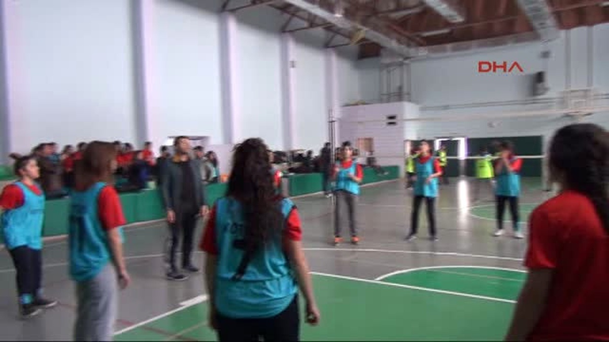 Hakkari\'de 5 Bin Öğrenci Spor Yapıyor