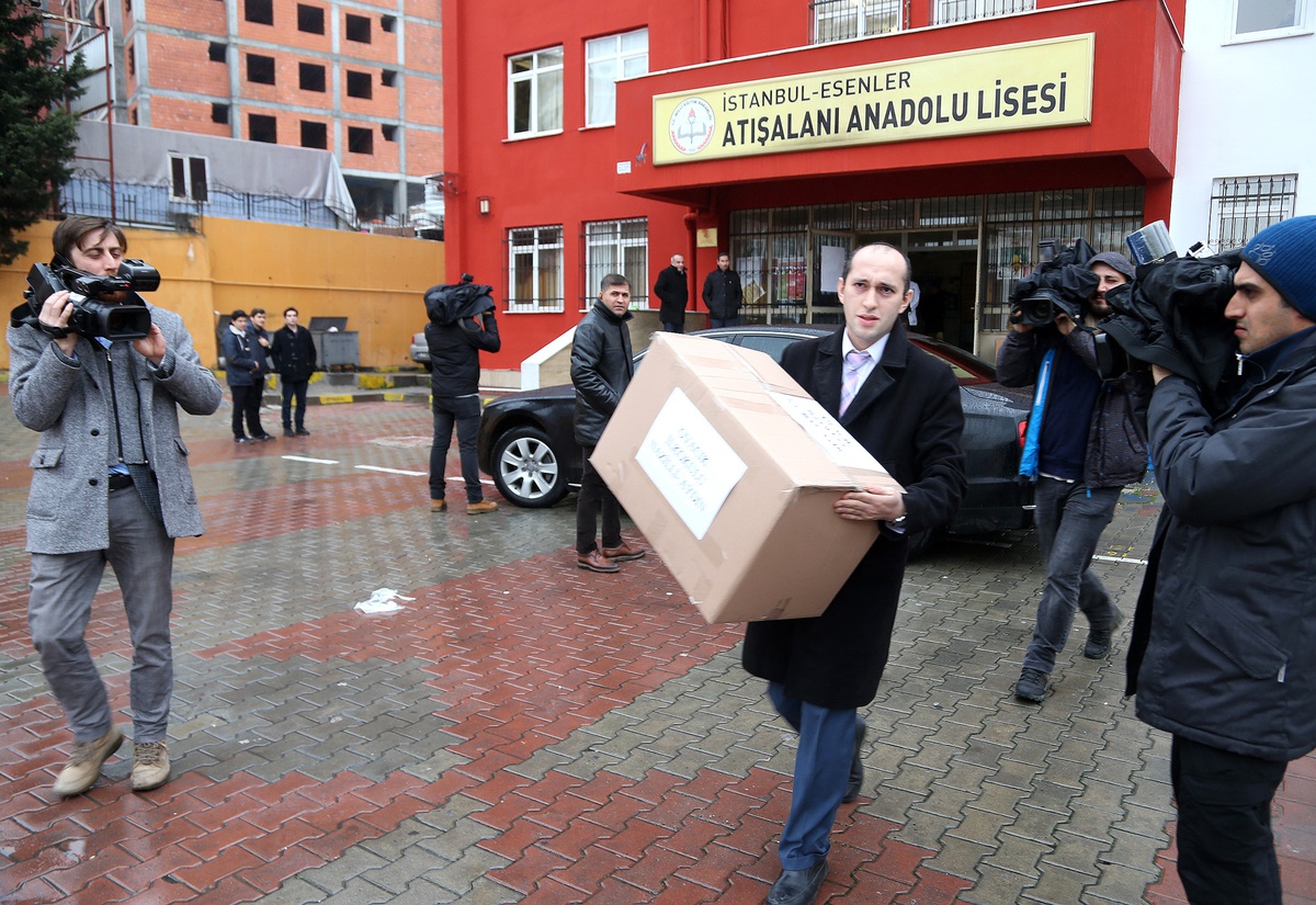 İlmek İlmek Kardeşlik Örüyorlar