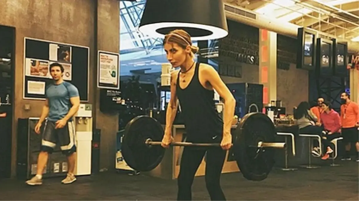 İrem Derici\'nin Zayıf Hali Takipçilerini Korkuttu